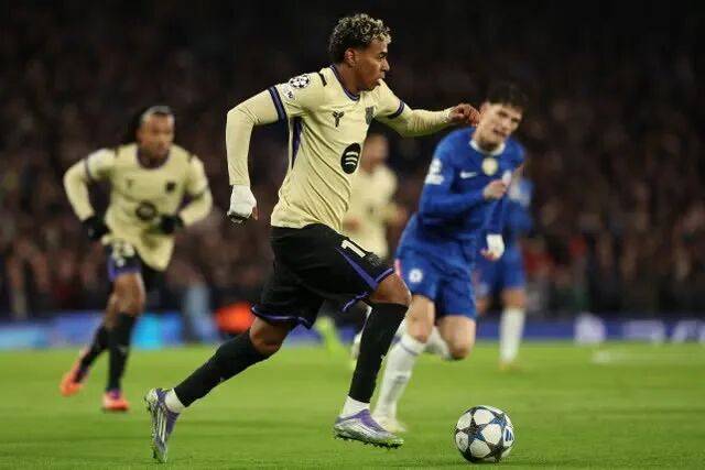 欧冠赛程吃紧，门兴格拉德巴赫今夜刷新队史纪录，压力陡增，临场指挥获称赞的简单介绍