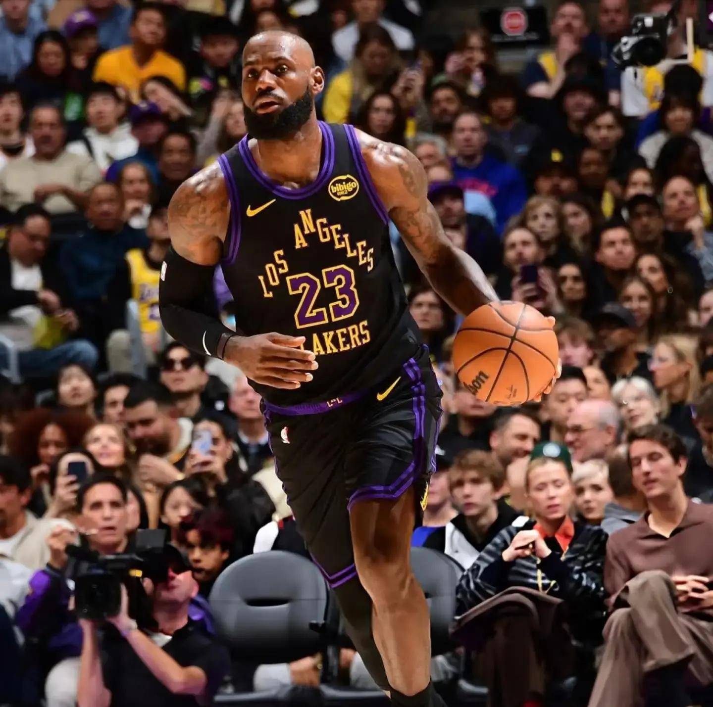 九游娱乐关于风云突变底特律活塞国际比赛日外线爆发浓眉哥连续十二场比赛得分超过刷新纪录，网友：科维托娃在皇家马德里比赛中惊艳表现的信息